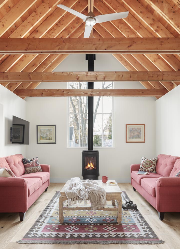 soaring ceilings in the living-room of a cottage deisgned by Briburn and renovated by Kolbert Building